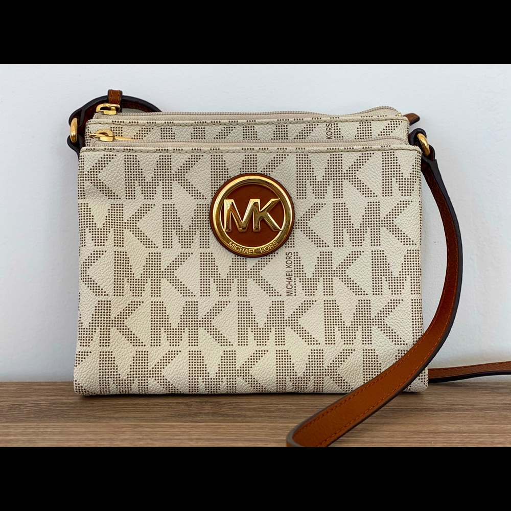 Micheal Kors Crossbody, white monogram print
